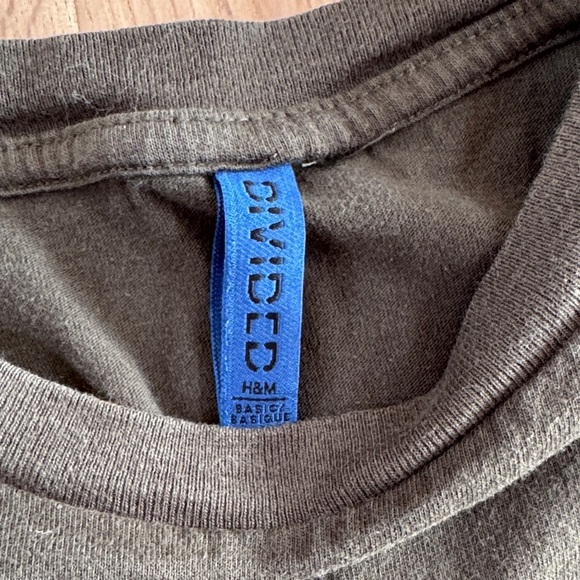 H&M Bundle of 2 Short Sleeve Tees – Size Medium - Picture 4 of 4